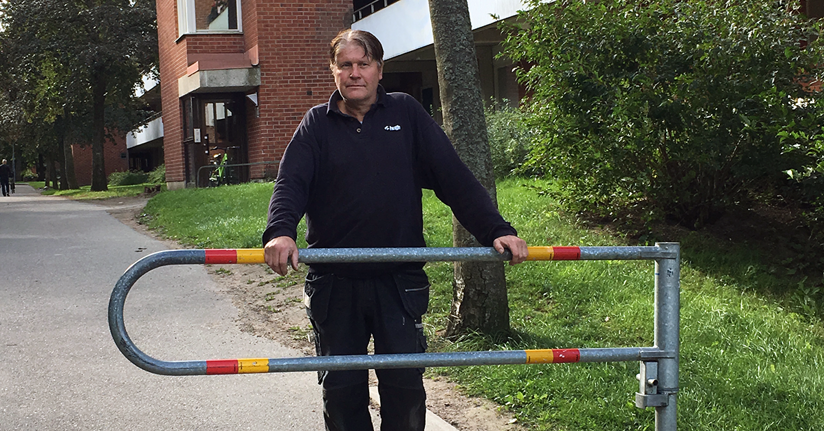 Bommar har satts upp i Vårby