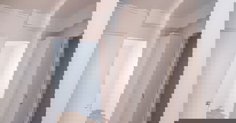 Inbyggda rör vid taket i lägenhet på Terapivägen 8.
