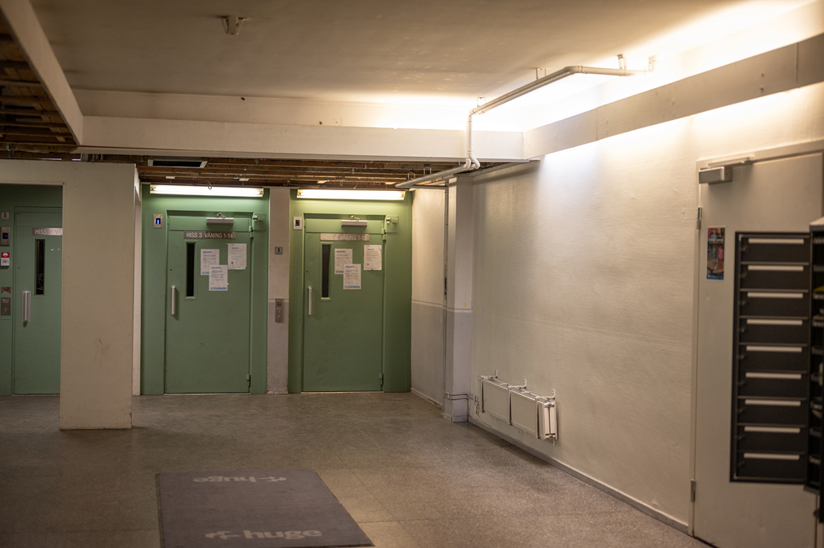 Trapphus före renovering på Röntgenvägen 5 i Flemingsberg.