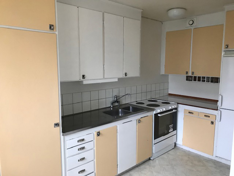 Kök före renovering på Röntgenvägen 5 i Flemingsberg.